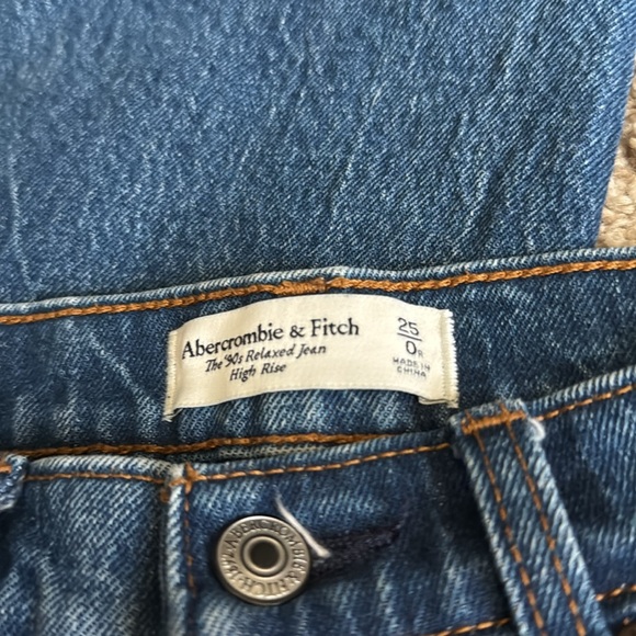 Abercrombie & Fitch 90s Relaxed High Rise Jeans - Picture 5 of 5